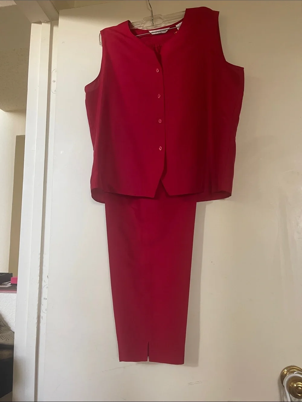 Preston & York Red Sleeveless Silk Button-Front Suit - Size Medium - Picture 1 of 3